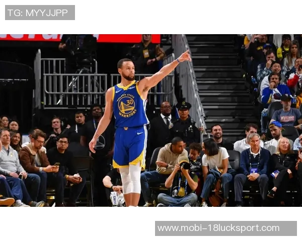 科尔强调关键时刻进攻策略应聚焦库里与巴特勒并创造空间